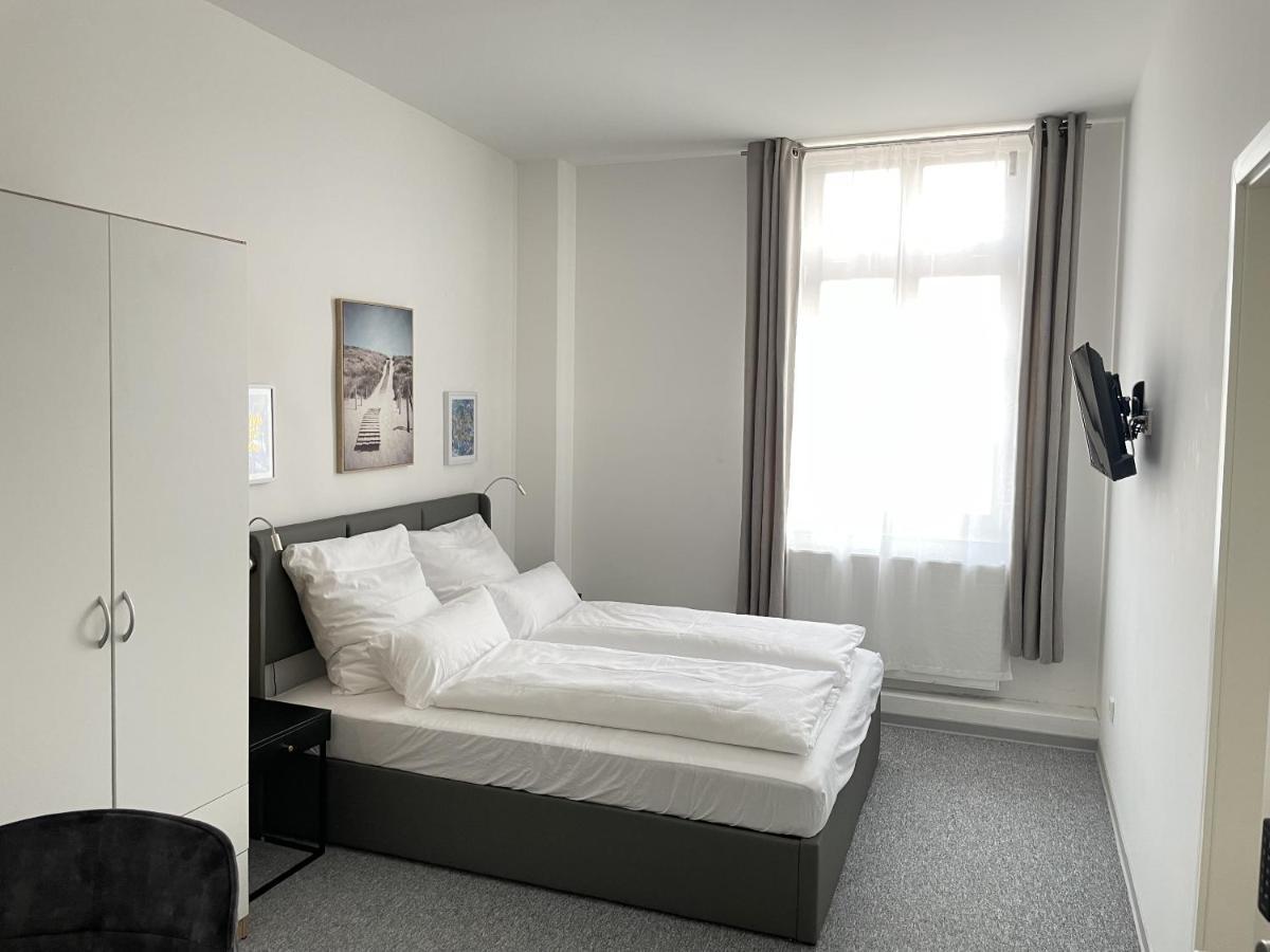 Hotel-Am-Bahnhof Stuttgart-Ditzingen Zimmer foto
